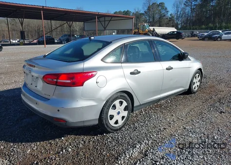 2016 Ford Focus S z USA, uszkodzony, nr VIN 1FADP3E28GL306841
